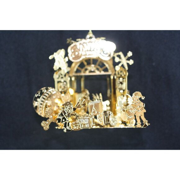 Danbury Mint 2006 Gold-Plated "Santas Workshop" Christmas Ornament - Picture 2 of 6